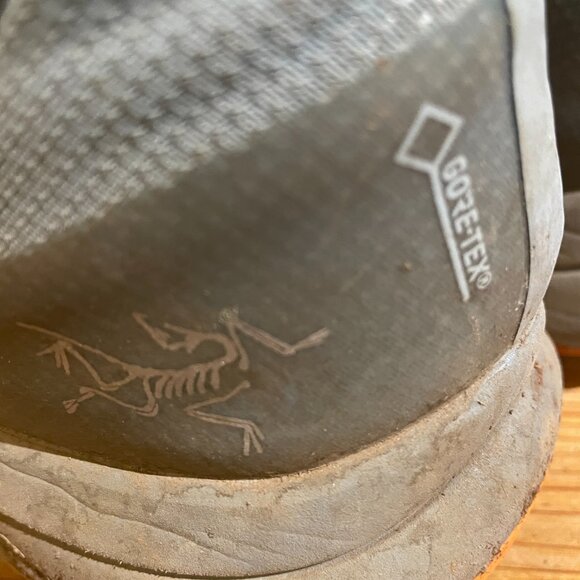 Arc'teryx Water Resistant Runners - Picture 2 of 3